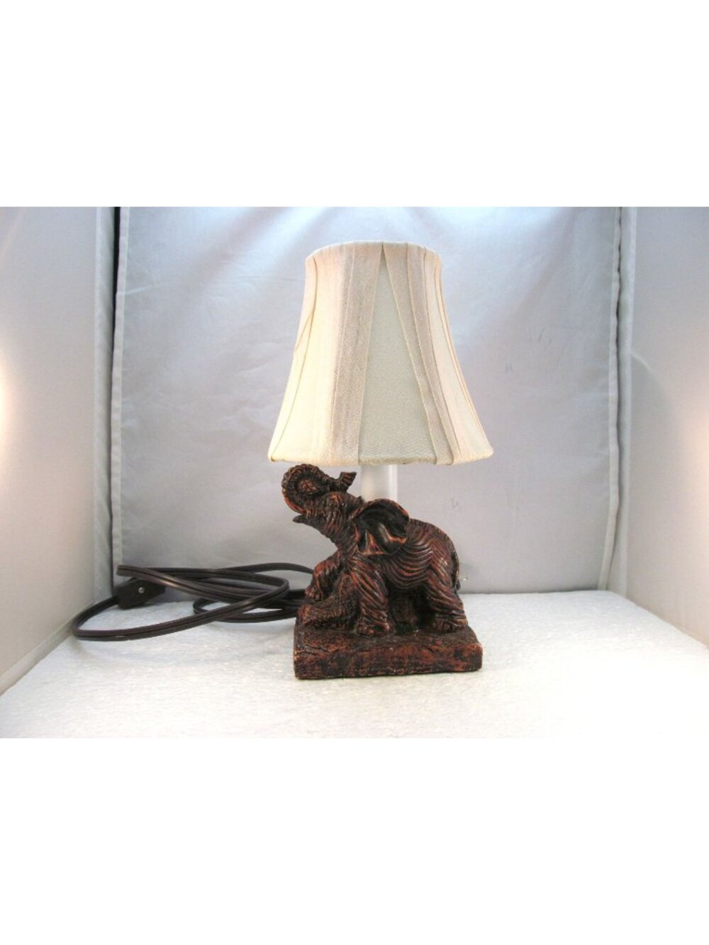 Vtg Rustic Brown Resin Elephant Base Table Lamp w/ Ivory Fabric Shade 9.5" Tall
